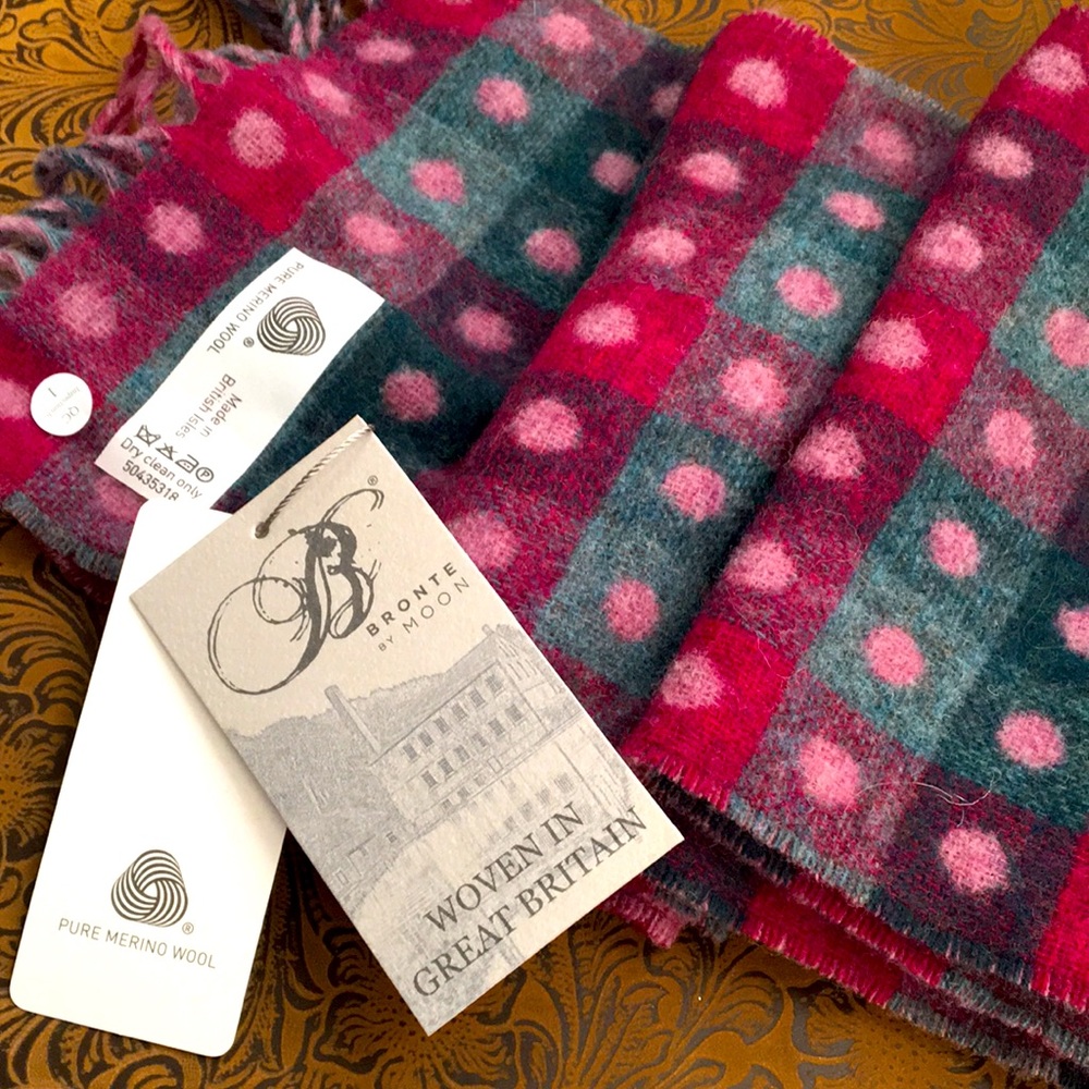 Merino wool scarf NWTs